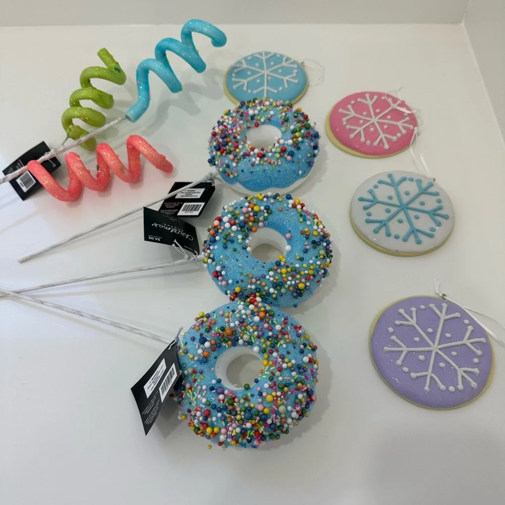 🌸NEW 8 Pieces Colorful Donut Christmas Ornaments Picks